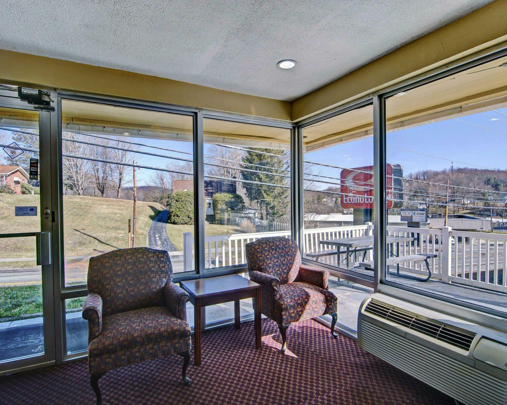 Econo Lodge Near Bluefield College Exterior photo
